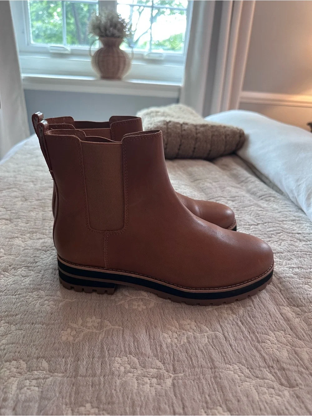 NWOT Madewell The Ivy Chelsea Boot in Leather in Bison Color